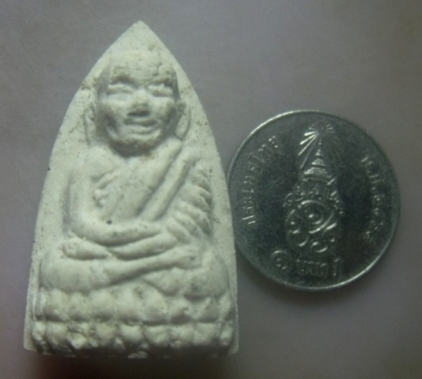 **เบาๆ**หลวงปู่ทวด เนื้อว่านขาว หลังโรยแร่ วัดเมืองยะลา ปี ๒๕๓๙ (รุ่นเครื่องบินตก) หลังลายนิ้ว**สว