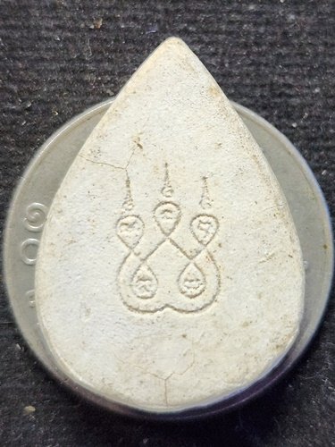 วัดโสธรวรารามวรวิหาร ฉะเชิงเทรา พระผงหลวงพ่อโสธร พิมพ์หยดน้ำ รุ่นแรก ปี 2509