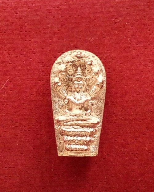 พระปรกมะขาม รุ่นลายเซ็นต์ เสาร์ห้า เนื้อเงิน หลวงปู่ม่น ปี36 ตอกโค๊ตด้านหลัง...เคาะเดียวแดง... 