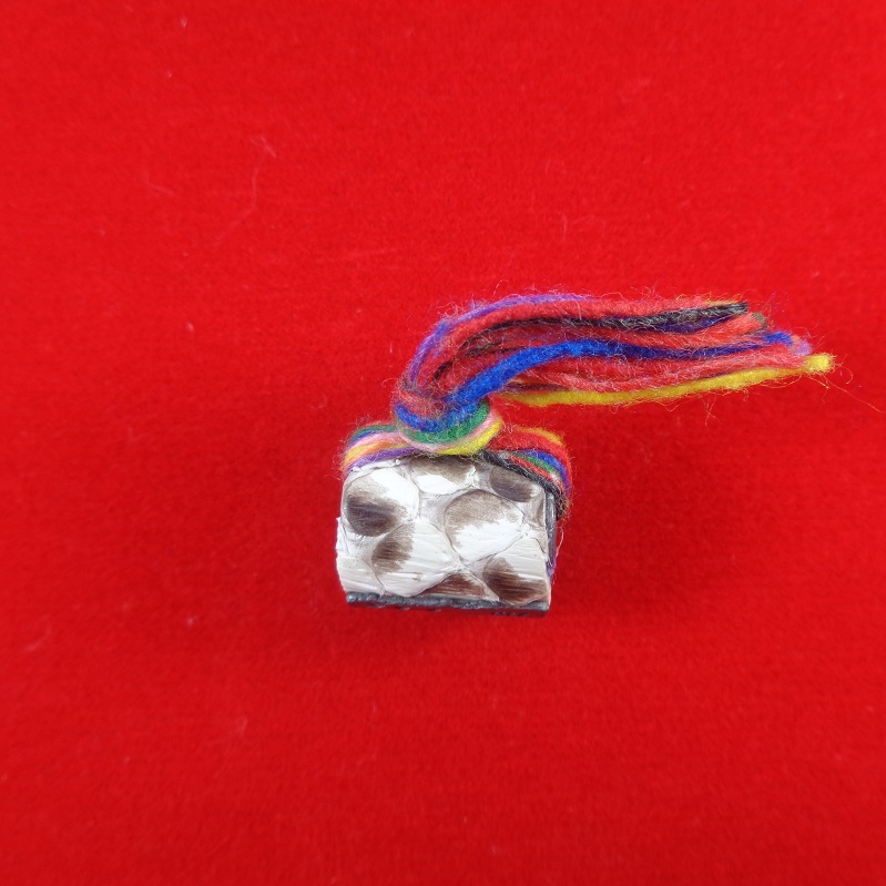 ตะกรุดลูกอมหนังงูเหลือม รุ่นเขมือบทรัพย์ หลวงพ่อสมบุญ ปิยธมโม วัดลำพันบอง จ.สุพรรณบุรี สวยครับ