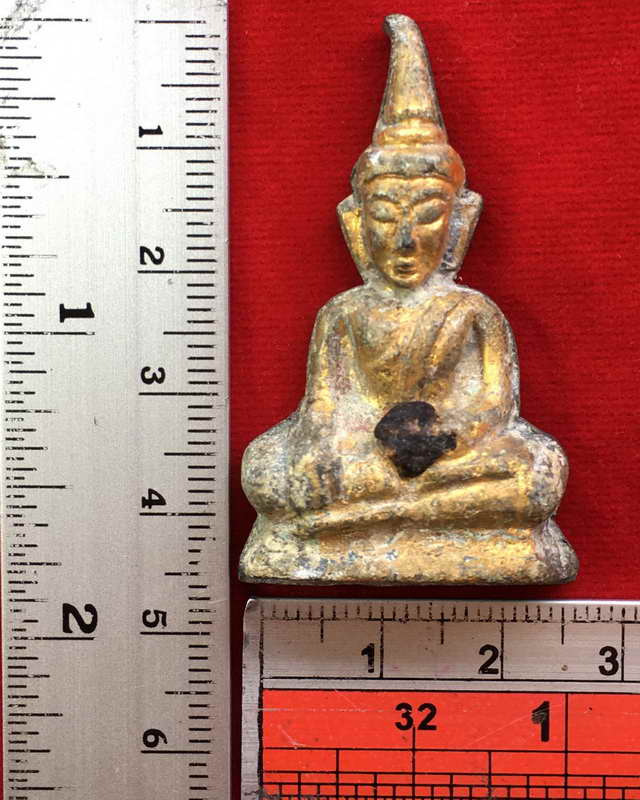 พระท่ากระดานหลวงพ่อนารถพิมพ์หน้าหนุ่ม ปี 2520หลังวงเดือน