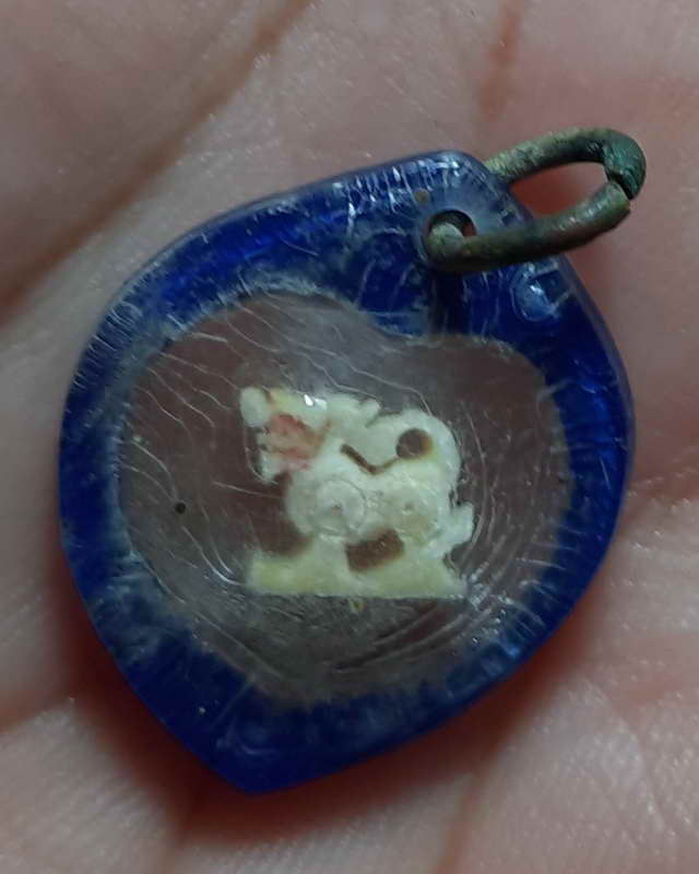 สิงห์ขนาดจิ๋ว หลวงพ่อหอม วัดซากหมาก อำเภอบ้านฉาง จังหวัดระยอง (ดูจากขวัญกลมๆของสิงห์)เคาะเดียวแดง