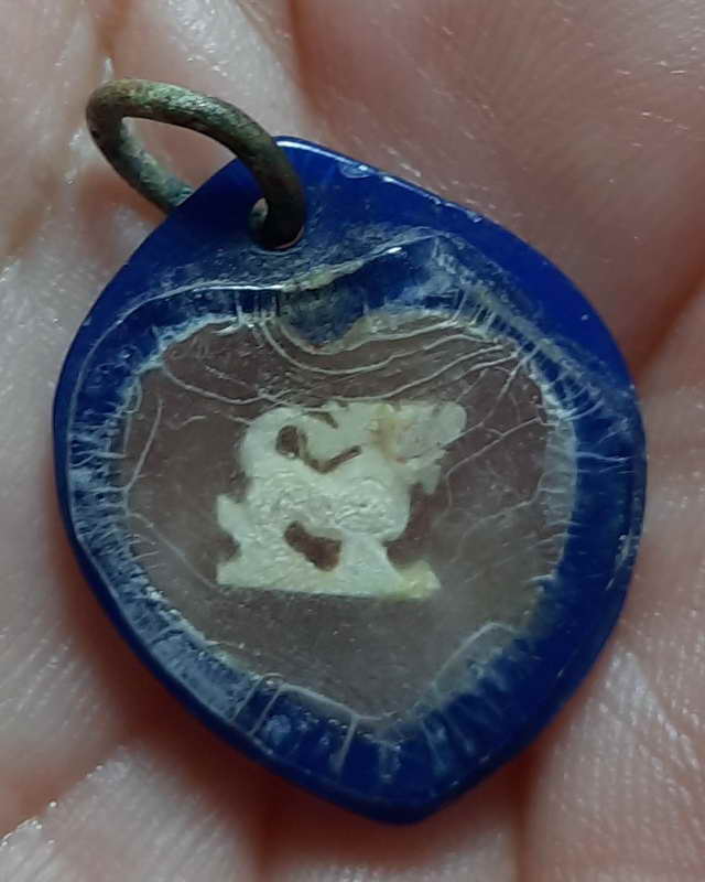 สิงห์ขนาดจิ๋ว หลวงพ่อหอม วัดซากหมาก อำเภอบ้านฉาง จังหวัดระยอง (ดูจากขวัญกลมๆของสิงห์)เคาะเดียวแดง