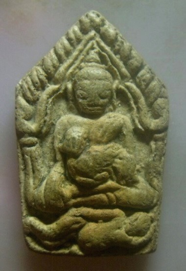 **เบาๆ**พระขุนแผนอุ้มไก่ เนื้อดิน เก่าๆ ไม่ทราบที่**เมตตา มหาเสน่ห์ สวยๆ เชิญชมครับ 