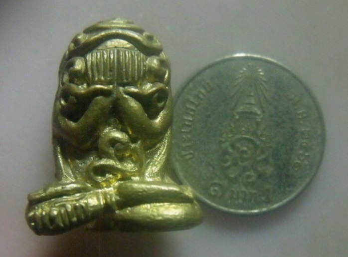 **เบา​ๆ​**พระปิดตามหาอุตม์ หล่อยันต์ยุ่ง เนื้อทองผสม ไม่ทราบที่**ใต้ฐานมีโค้ด สวยๆ เชิญชมครับ 