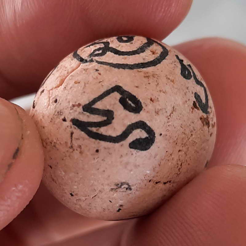 ลูกอมเทพรำลึก หลวงปู่หมุน วัดบ้านจาน จารยันต์ เนื้อผงพุทธคุณ 350 อาจารย์ ออกวัดซับลำใย ปี 2543  1500