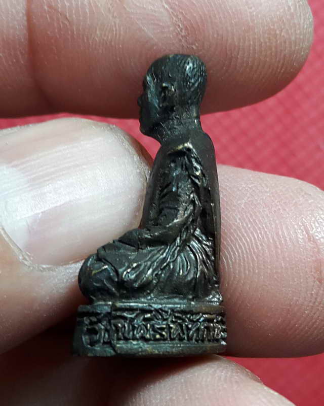 รูปหล่อรุ่น๑หลวงพ่อตี๋ วัดโพธิพิทักษ์ อ.มโนรมย์ จ.ชัยนาท ปี ๒๕๓๗ (เคาะเดียวแดง)