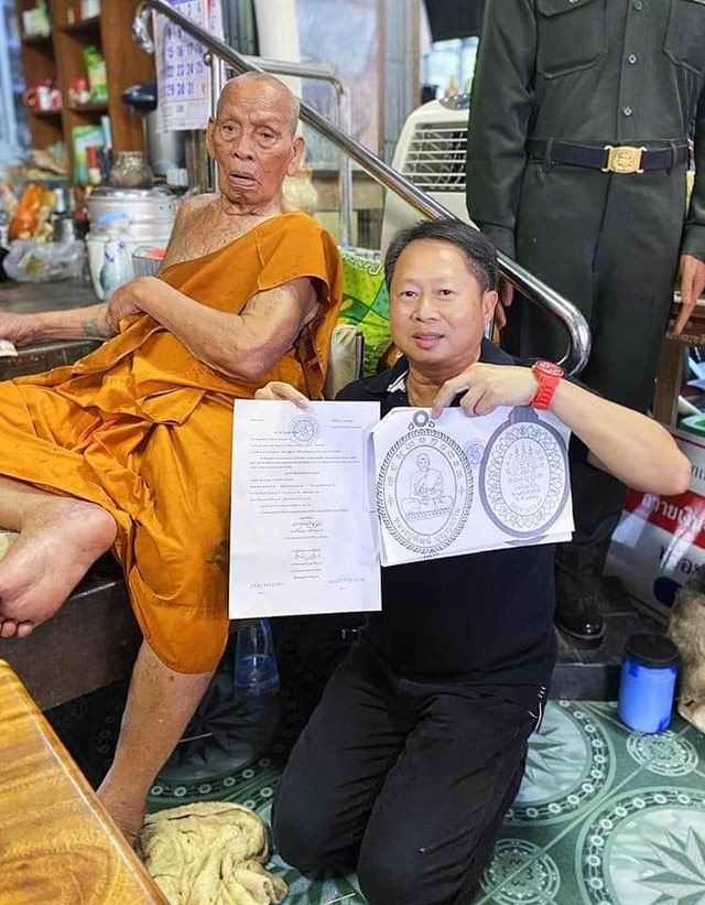 เหรียญมหาลาภ๙๙ หลวงพ่อพัฒน์ วัดห้วยด้วน จ.นครสวรรค์ เนื้อทองแดงมันปู หมายเลข 7709 พร้อมกล่อง