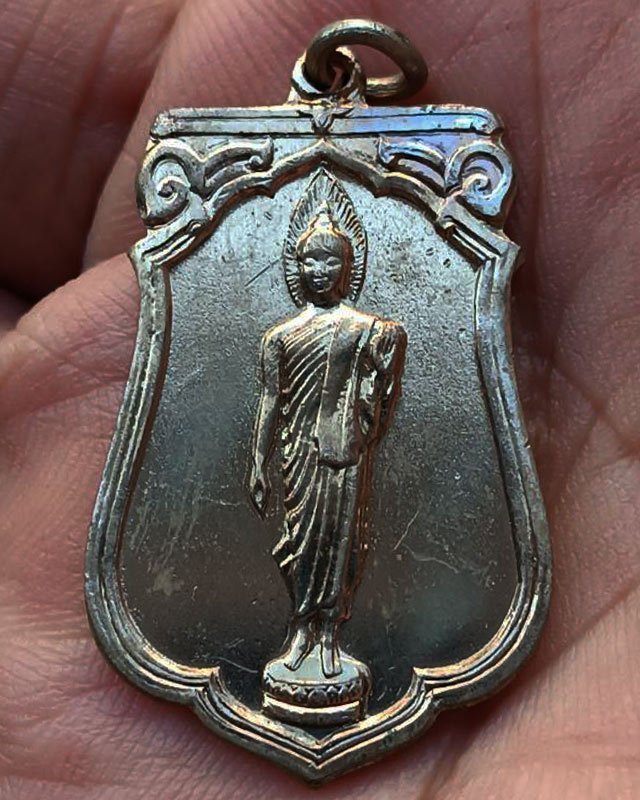 1.เหรียญเสมาฉลอง 25 พุทธศตวรรษ เนื้ออัลปาก้า พิมพ์แขนโตหลังยันต์ชิดบล็อคนิยม แกะจากกระดาษแก้วเดิม พร