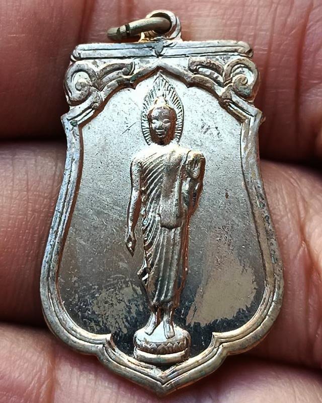 2.เหรียญเสมาฉลอง 25 พุทธศตวรรษ เนื้ออัลปาก้า พิมพ์แขนโตหลังยันต์ชิดบล็อคนิยม แกะจากกระดาษแก้วเดิม พร