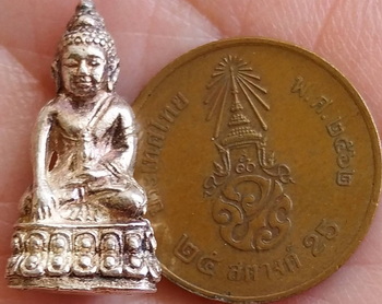 *พระชัยวัฒน์เกษม หลวงพ่อเกษม เขมโก สุสานไตรลักษณ์ ลำปาง รุ่น ญสส ปี๒๕๓๓ เนื้อเงิน*
