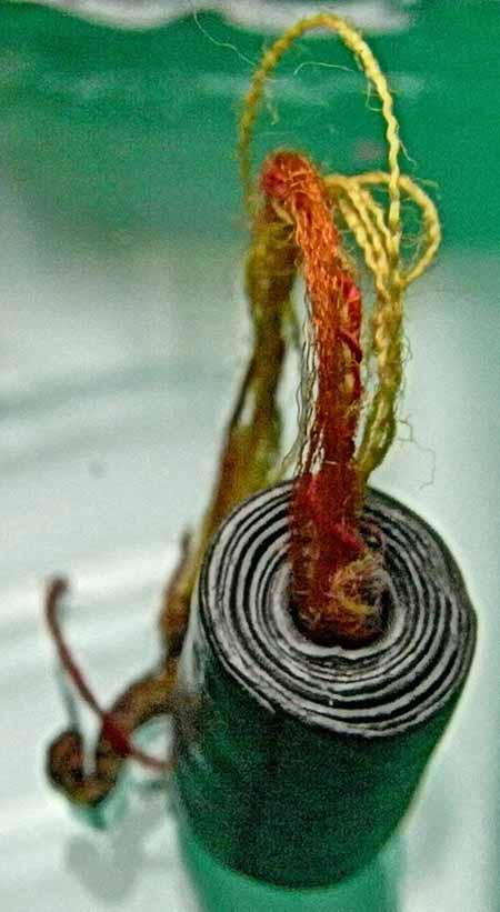 *ตะกรุดลูกอมม้วน ชินตะกั่ว ไหมเจ็ดสี*