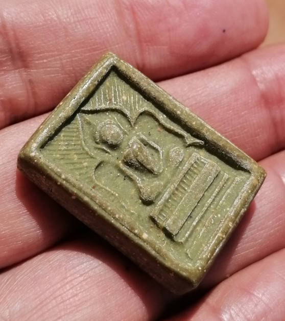 พระสมเด็จแหวกม่าน​ พิมพ์อกใหญ่​ หลังปั๊มตราวัด​ เนื้อเขียวก้านมะลิ​ หลวงพ่อกวย​ ปี​ 2515 เคาะเดียว  