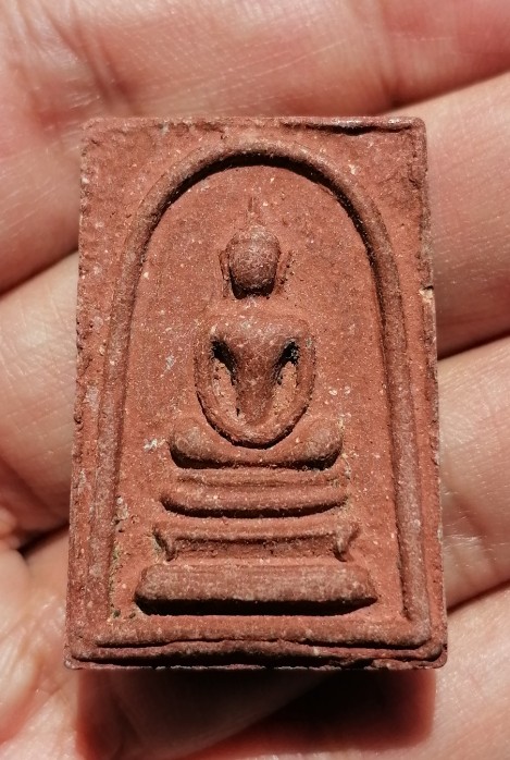 พระสมเด็จพิมพ์ใหญ่(เอวเล็ก)​ หลังพระสิวลี​ เนื้อเผง​ หลวงพ่อกวย​ วัดโฆษิตาราม​ ปี​ 2515 เคาะเดียว   