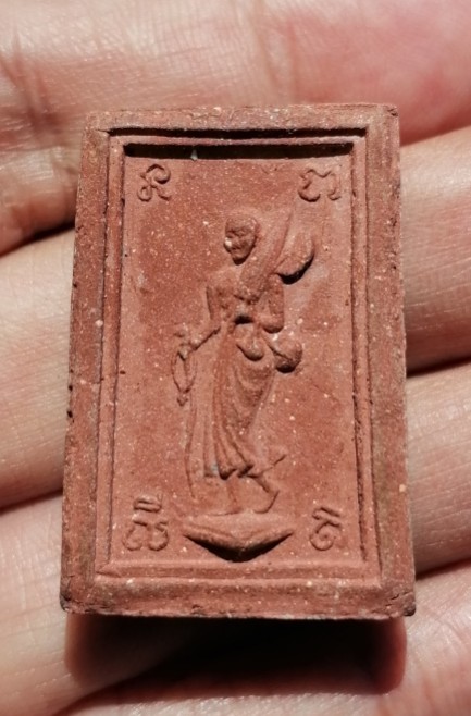 พระสมเด็จพิมพ์ใหญ่(เอวเล็ก)​ หลังพระสิวลี​ เนื้อเผง​ หลวงพ่อกวย​ วัดโฆษิตาราม​ ปี​ 2515 เคาะเดียว   