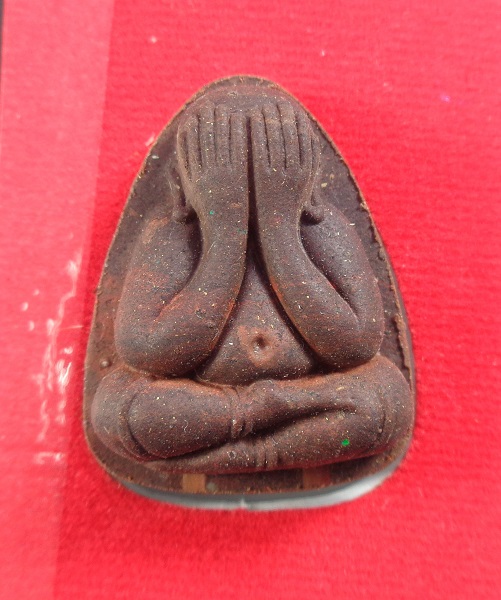 พระปิดตาปลดหนี้หลวงพ่อทอง วัดบ้านไร่ จ.นครราชสีมา เนื้อผงยาจินดามณี ฝั่งตะกรุด 2 ดอก ปี ๒๕๖๕ สวยครับ