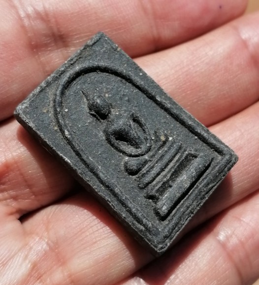 พระสมเด็จพิมพ์ใหญ่(เอวเล็ก)​ หลังพระสิวลี​ เนื้อเผงใบลาน​ หลวงพ่อกวย​ วัดโฆษิตาราม​ ปี​ 2515 เคาะเดี