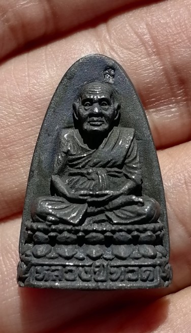 หลวงปู่ทวด​ พิมพ์เตารีด​ เนื้อนวะโลหะ​ วัดช้างไห้​ ตอกโค๊ตนะ​ ปี​ 2537​ เคาะเดียว(2)