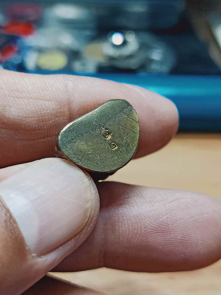 4-92 รูปหล่อมหามงคล หลวงปู่ผา โกสโล วัดเดือยไก่ จ.อุบลราชธานี 2549 กล่องเดิม