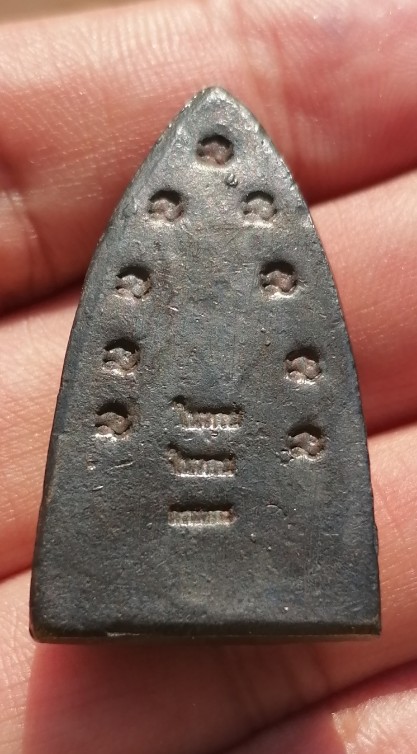 หลวงพ่อทวด พิมพ์เตารีด วัดในหาน เนื้อนวะโลหะ นะ 9 โค๊ด 2 ในหาน 1 กรรมการ จ.ภูเก็ต ปี 2536 เคาะเดียว