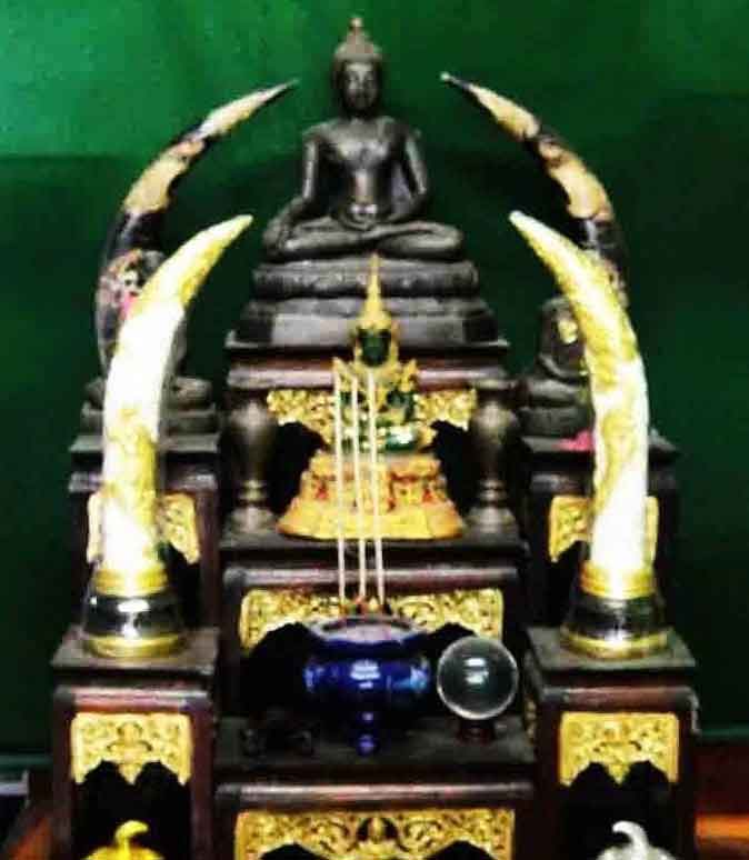 งาประดับตั้งโต๊ะ (ทำจากเรซิ่น)...สลักลายมังกรแปะด้วยทองคำเปลว...ตั้งโต๊ะหมู่บูชา