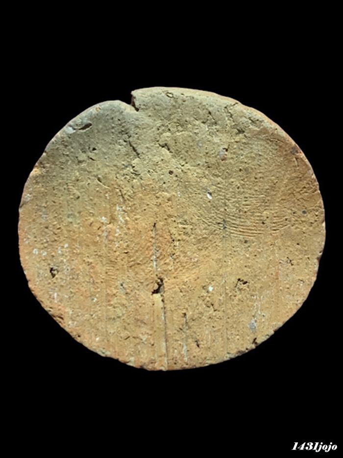 หลวงพ่อพ่วง วัดกก เนื้อดิน พิมพ์จันทร์ลอย กรุเพดานโบสถ์ ปี 2473 จ.กรุงเทพฯ