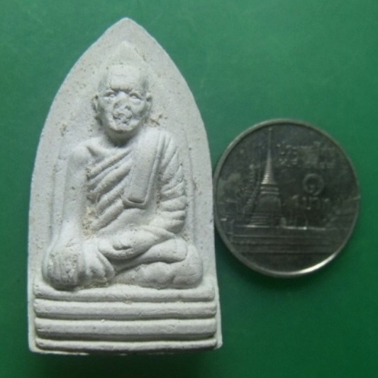 **เบาๆ**พระผงรูปเหมือน พิมพ์ใหญ่ หลวงพ่อดำ วัดตุยง จ.ปัตตานี ปี ๒๕๓๖**หลังยันต์ สวยๆ 