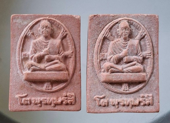 พระสมเด็จ หลังสมเด็จพระพุฒาจารย์โต วัดระฆังโฆสิตาราม กทม.เนื้อผงสบู่เลือด 2องค์