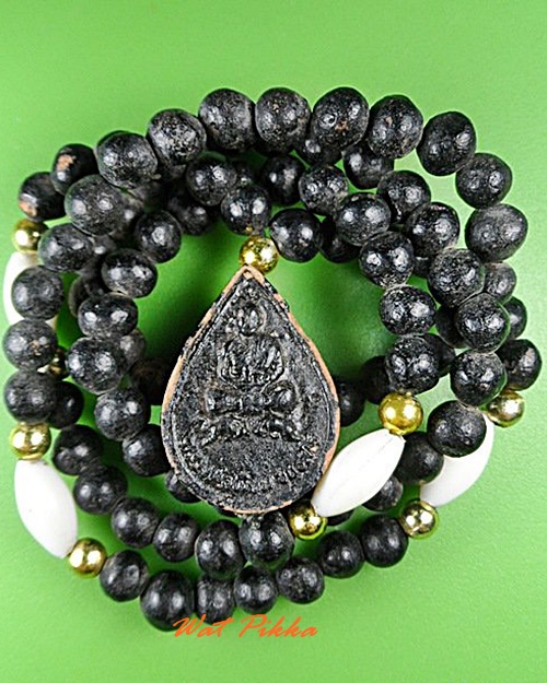 พระผง&สร้อยปะคำหลวงพ่อเขียน วัดกระทิง จันทบุรี .C106.