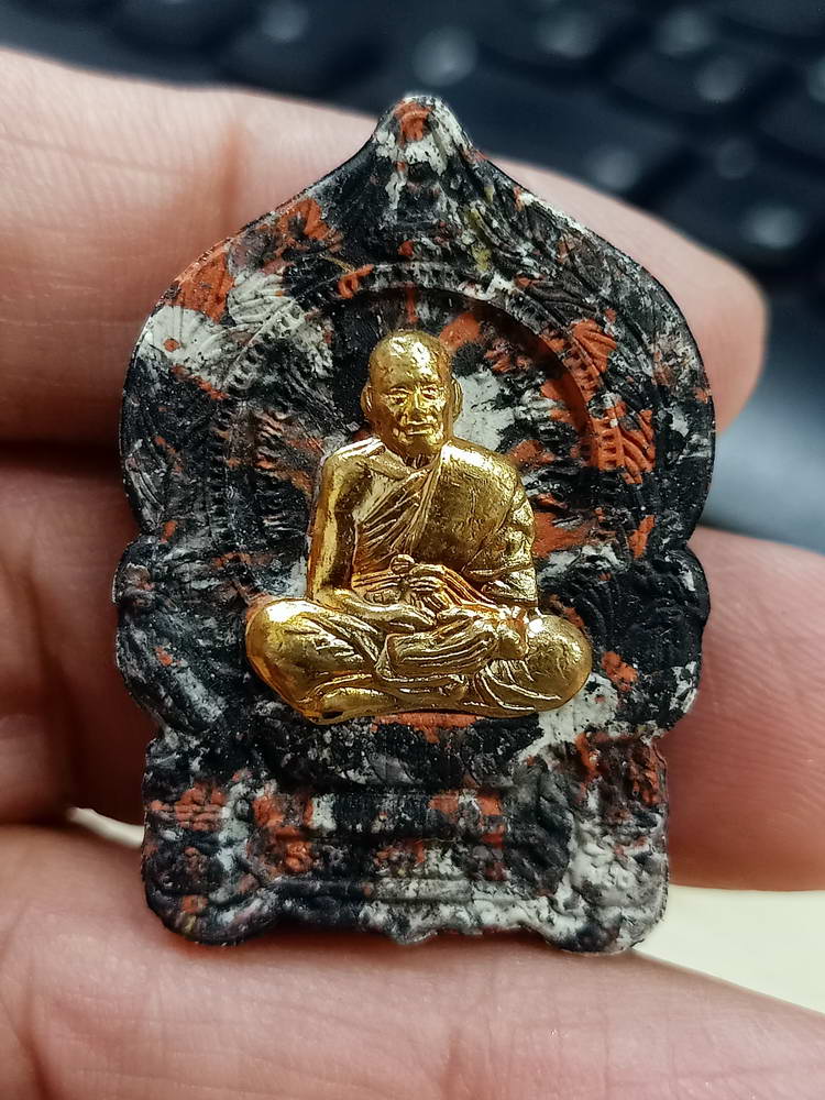 5-82 ผงนั่งพานรวยล้านล้าน หลวงพ่อพัฒน์ วัดห้วยด้วย นครสวรรค์ 2563 กล่องเดิม