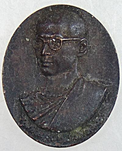 ๒๐ เหรียญทรงผนวช พลังแผ่นดิน ในหลวง ร.9 ทรงครบ 7 รอบ ปี 2554