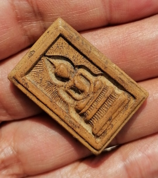 พระสมเด็จแหวกม่านรัศมี​​ หลวงพ่อกวย วัดโฆษิตาราม จ.ชัยนาท ยุคต้น​ เคาะเดียว