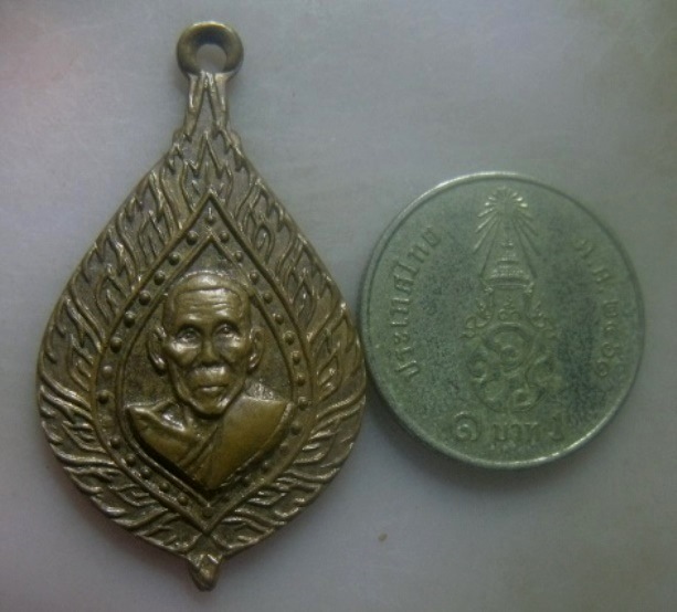 **เบาๆ**เหรียญพระเทพสุวรรณมุนี (หลวงพ่อชิต) วัดมหาธาตุ จ.เพชรบุรี ปี ๒๕๑๕**สวยๆ2