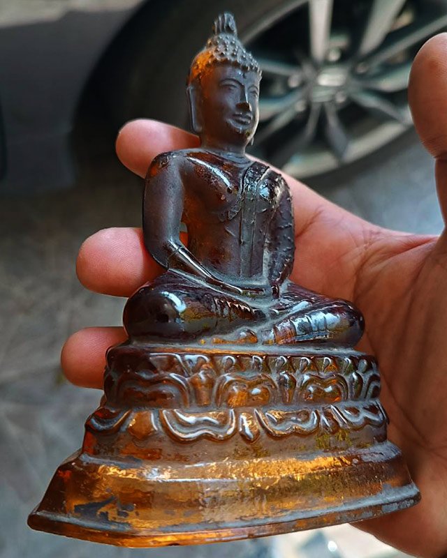 พระบูชาพระแก้วมรกต พิธี 25 พุทธศตวรรษ เนื้อแก้วสีน้ำผึ้ง สีพิเศษ นิยมหายาก ขนาดหน้าตัก 3 นิ้ว สูงประ