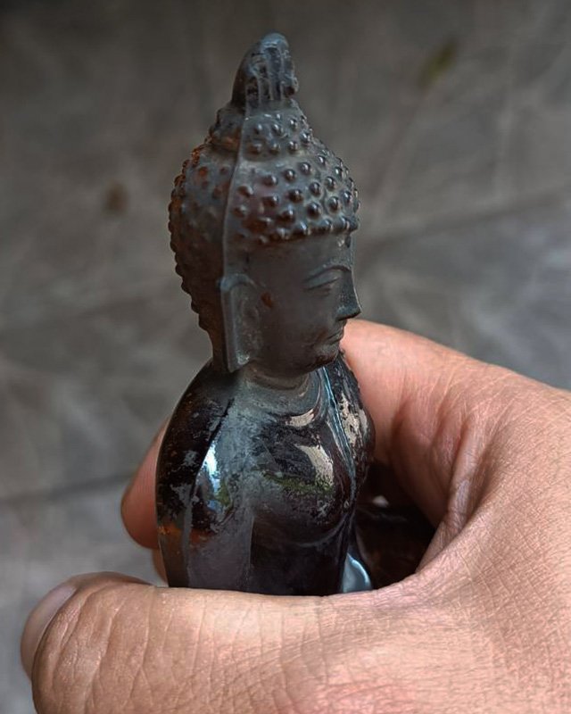 พระบูชาพระแก้วมรกต พิธี 25 พุทธศตวรรษ เนื้อแก้วสีน้ำผึ้ง สีพิเศษ นิยมหายาก ขนาดหน้าตัก 3 นิ้ว สูงประ