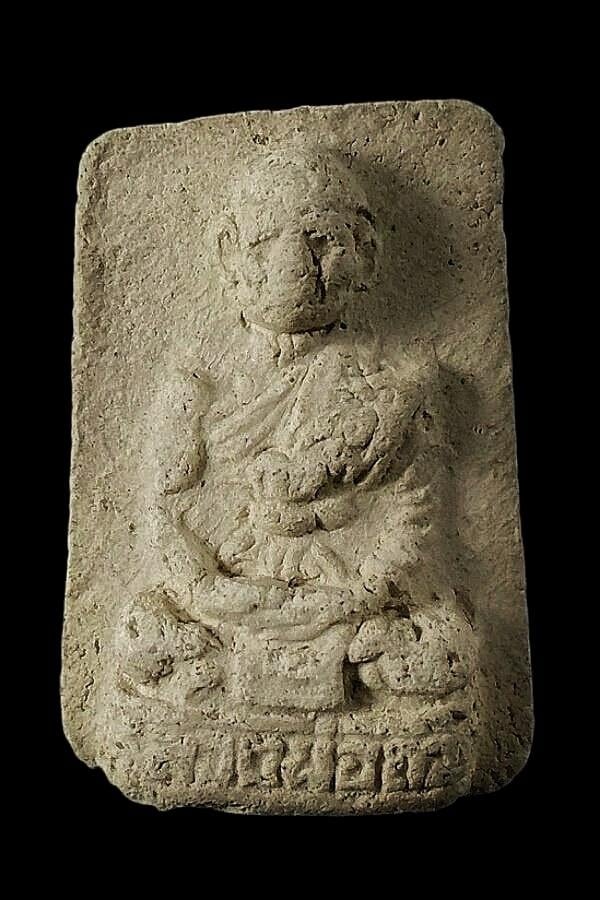 พระเกจิเนื้อผง หลังจารตัวนะ