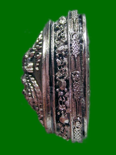 เบี้ยแก้หล่อ อุดกริ่ง  รุ่นเงินไหลมา (นิคเกิ้ล) หลวงปู่ศิลา วัดโพธิ์ศรีสะอาด .......เคาะเดียวแดง    