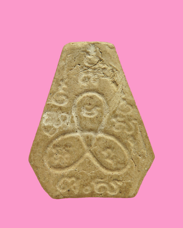 พระปางประทานพรหกเหลี่ยมหลังยันต์ใบพัด เนื้อพุทธคุณ หลวงปู่เฮี้ยง วัดป่าฯ