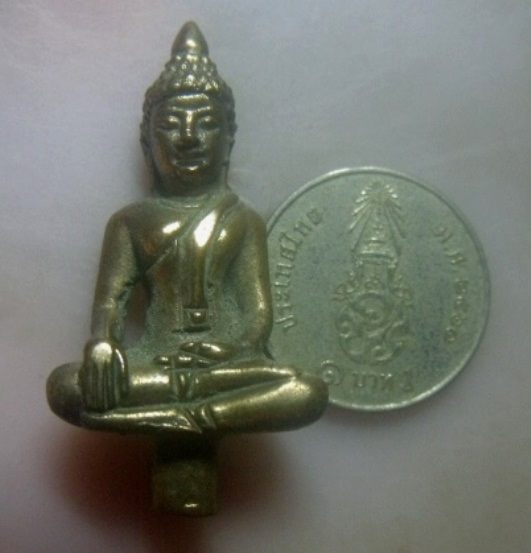 **เบา​ๆ​**พระยอดธง เนื้อโลหะผสม ศิลป์สวย หล่อเก่า ไม่ทราบที่**เนื้อจัดๆ เชิญชมครับ