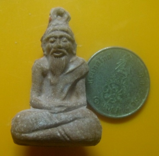 **เบา​ๆ​**พระผงรูปเหมือนบรมครูฤาษี พิมพ์ลอยองค์ + ผ้ายันต์บรมครูฤาษีนั่งสิงห์**สวยๆ เชิญชมครับ