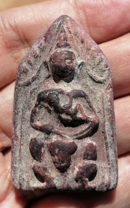 ขุนแผนขี่โหงพราย​ หลวงพ่อกวย​ วัดโฆษิตาราม​ เนื้อดินผสมว่าน​ ยุคต้น​ เคาะเดียว   