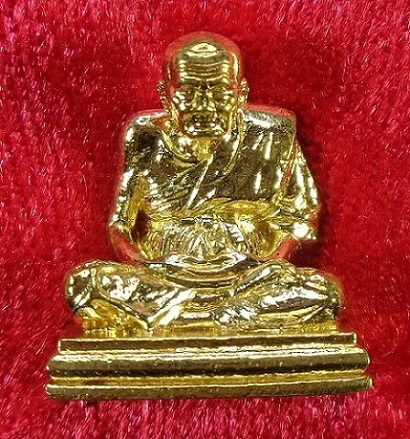 รูปหล่อลอยองค์หลวงปู่ทวดเหยียบน้ำทะเลจืด รุ่นนิรันตราย วัดแค จ.สุพรรณบุรี เนื้อทองมหาชนวน สวยครับ