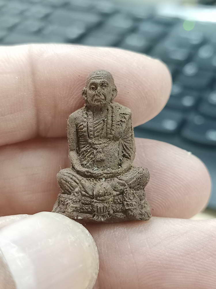 4-529 พระผงรูปเหมือนหลวงปู่พรหมมา เขมจาโร ครบรอบ 99 ปี รุ่นสร้างโบสถ์ วัดสวนหินผานางคอย อุบลราชธานี