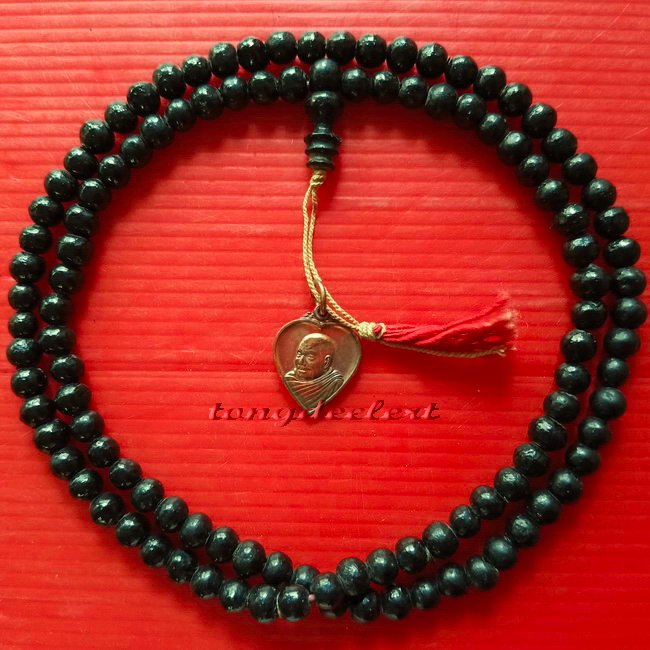 ประคำผงว่านเกสร108 รุ่นแรก หลวงพ่ออุตตมะ วัดวังก์วิเวการาม จ.กาญจนบุรี มีเหรียญห้อยปลายประคำด้วยค่ะ