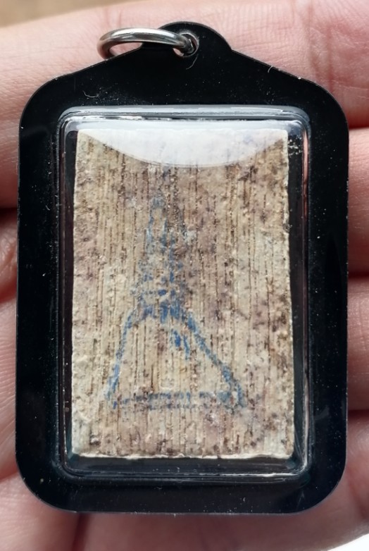 สมเด็จบางขุนพรหม​ พิมพ์เจดีย์ใหญ่​ มวลสารแน่นๆ พร้อมเลี่ยมหนาๆพร้อมใช้ ปี 2547 เคาะเดียว   