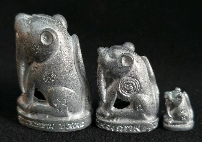 พยัคฆ์เขี้ยวดาบ หลวงพ่อสมชาย วัดปริวาสฯ ชุดกรรมการ 3 องค์ ปี ๒๕๕๑ รุ่นระลึกสร้างอุโบสถ สวยครับ