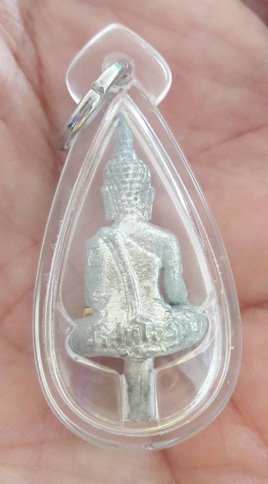 พระยอดธง รุ่น5 กูท้ายิง เนื้อตะกั่วเถื่อน ติดตะกรุดทองคำแท้ 1 ดอก และจีวร เคาะเดียว 