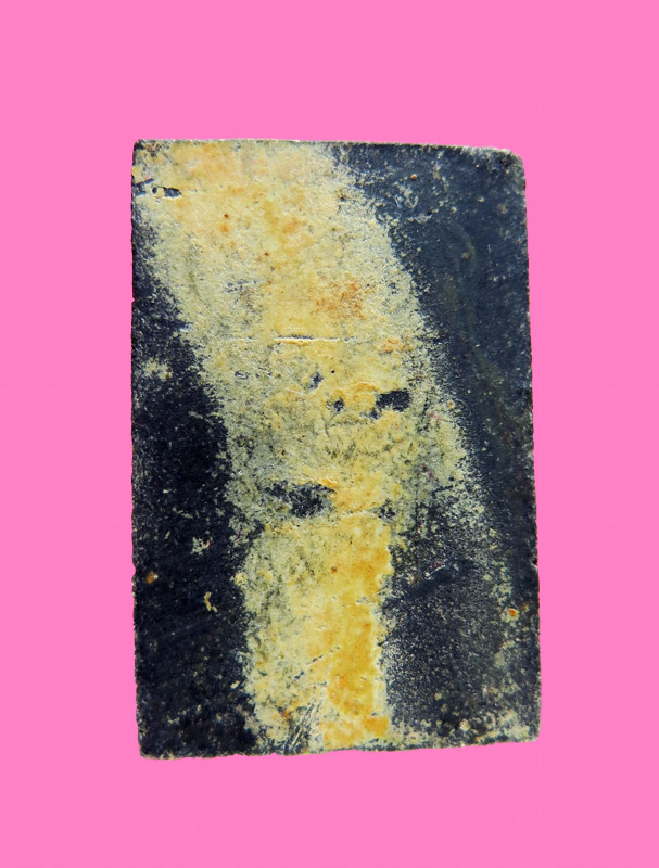 สมเด็จเนื้อผงน้ำมัน (สองสี) พิมพ์เศียรมีจุด หลวงพ่อกวย วัดโฆษิตาราม ชัยนาท