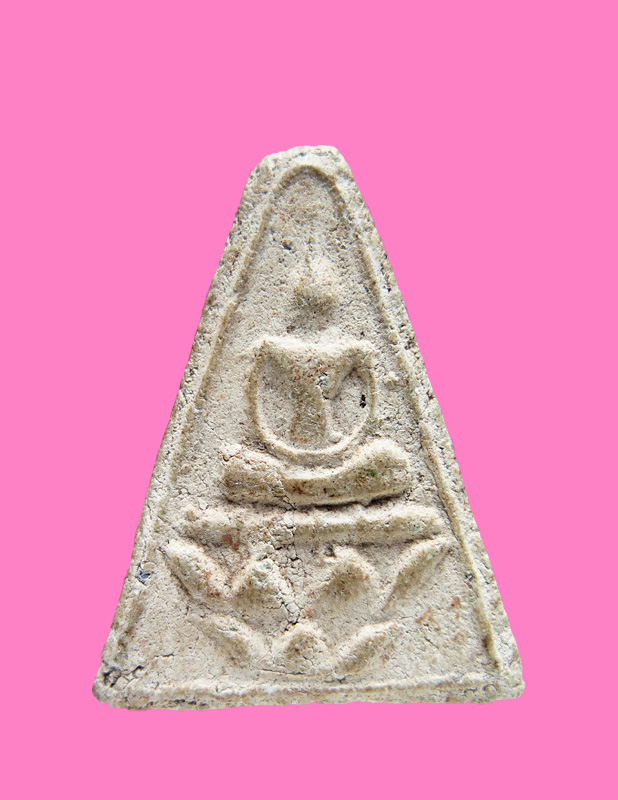 พระกลีบบัวใหญ่ เนื้อผง ฐานบัว สูงประมาณ 2 นิ้ว