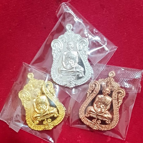 เหรียญรูปเหมือน หลังหนุมาน8กรขี่สิงห์ รุ่น "มหาเศรษฐี80" หลวงพ่อเอื้อน วัดวังแดงใต้ ชุดเนื้อกะไหล่เง
